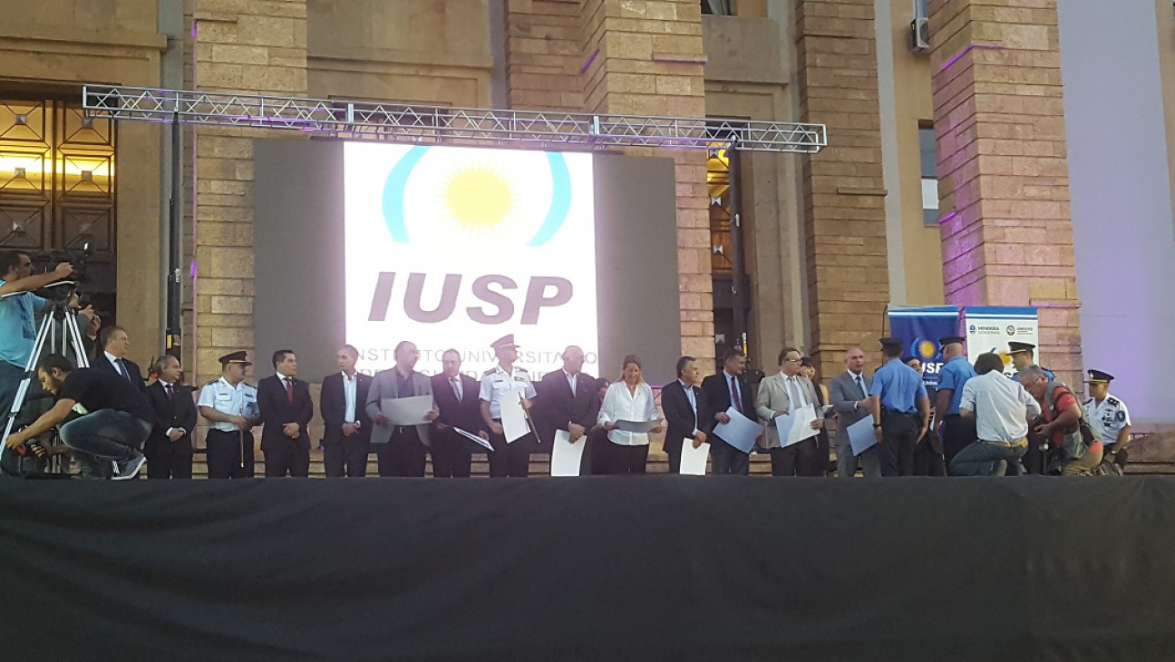 imagen Acto de Colación IUSP 2016