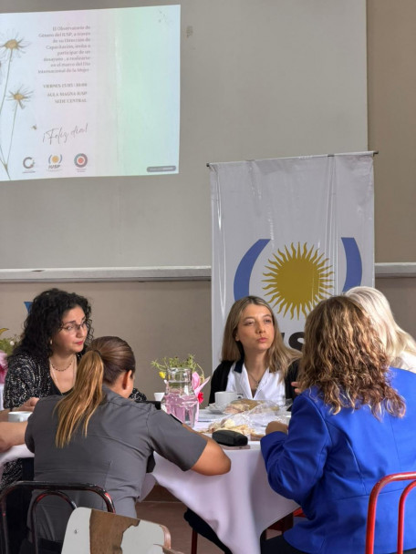 imagen Desayuno y charla de liderazgo femenino en el marco del 8 de marzo en el IUSP