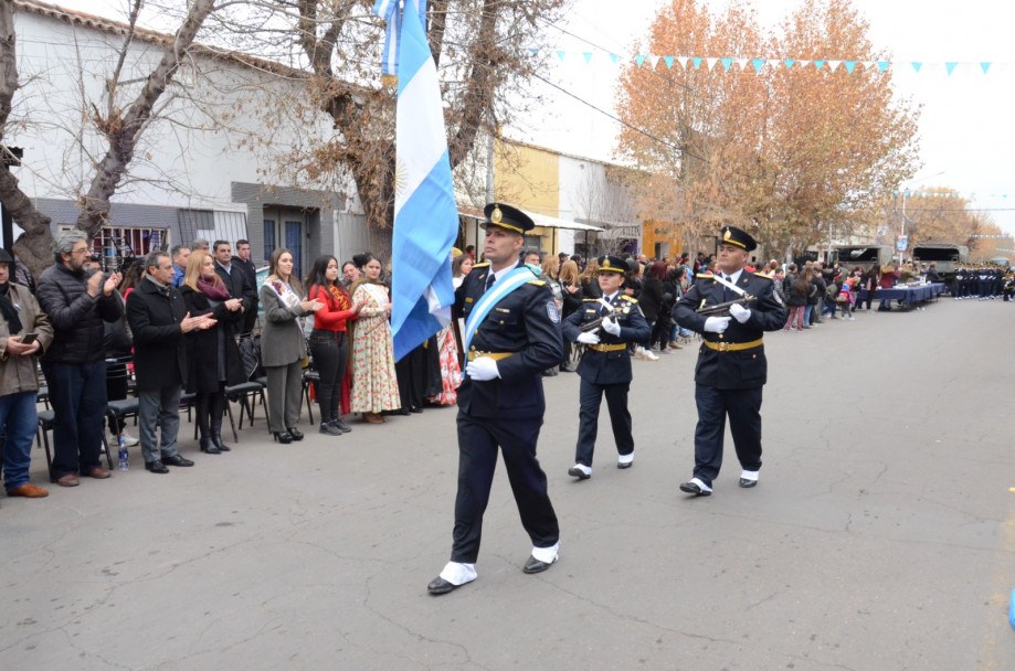 imagen 3 El Director General Lic. Esp. Alberto Rivero tomó juramento a la bandera en el Acto de conmemoración del fallecimiento del Gral. Manuel Belgrano en Valle de Uco