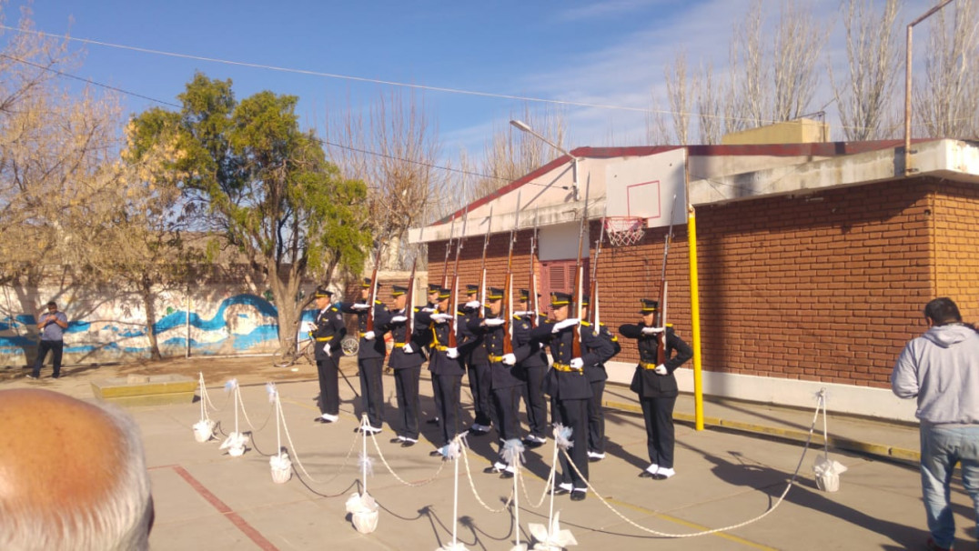 imagen Participación de fusileros Zona Sur conmemoración a San Martín en Escuela 1-329