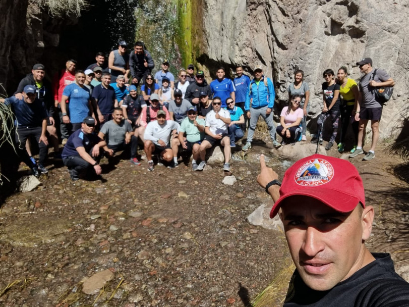 imagen Equipo de Licenciatura A.F.A III realizaron trekking a la Cascada del Ángel