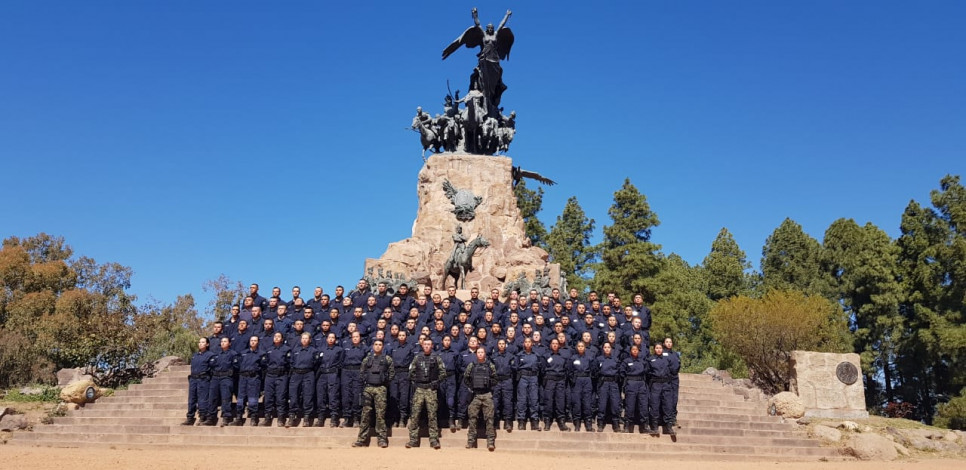 imagen Salida de Cursos de Auxiliar en Seguridad Pública al Cerro de la Gloria