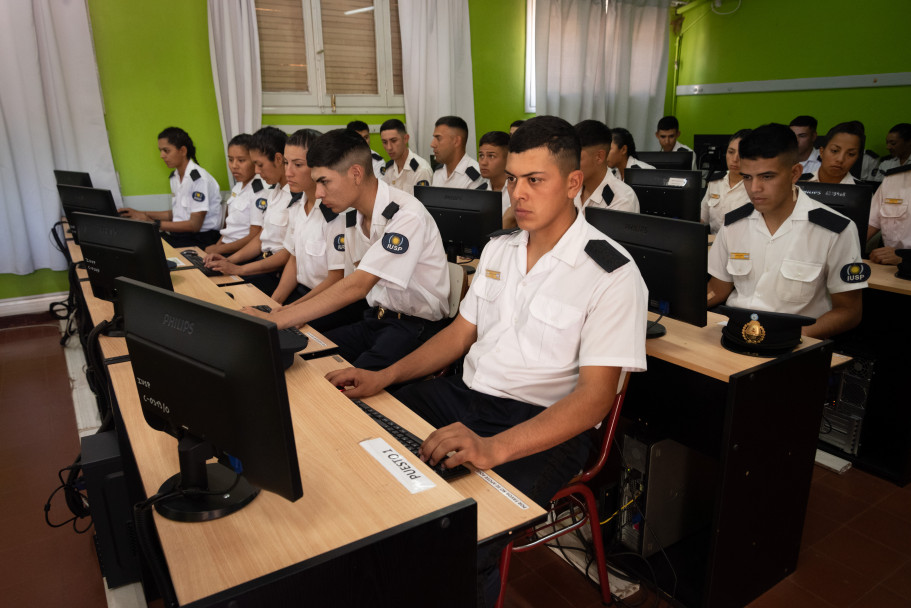 imagen 5 Mas de 60 jóvenes con formación militar previa estudian en el IUSP para ingresar a la Policía de Mendoza