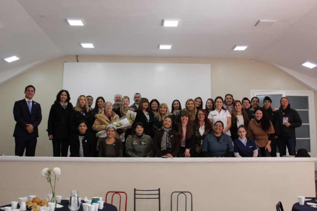 imagen Emotivo homenaje en el marco del Día de la Mujer Policía en el IUSP