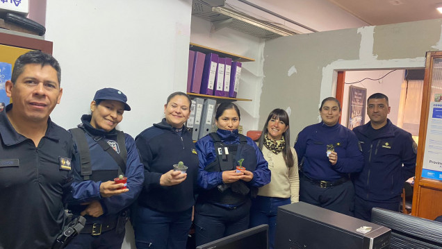 imagen La Directora de Capacitación del IUSP ofreció un presente a las uniformadas del IUSP en el Día de la Mujer Policía