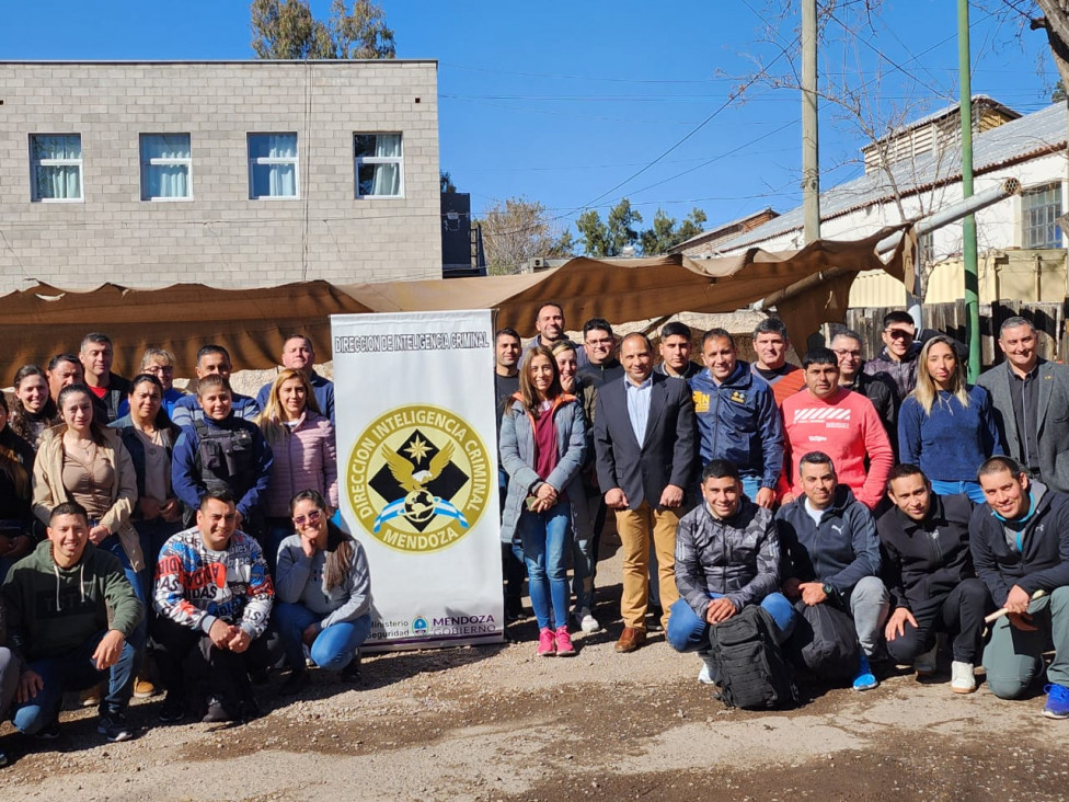 imagen Visitas de alumnos de Delegación Zona Este al Departamento de Inteligencia Criminal y a la Base Cóndor