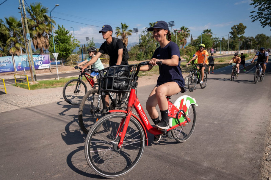 imagen 4 La Bicicleteada organizada por el Instituto Universitario de Seguridad Pública y la Municipalidad de Godoy Cruz convocó a grandes y chicos para concientizar sobre la 