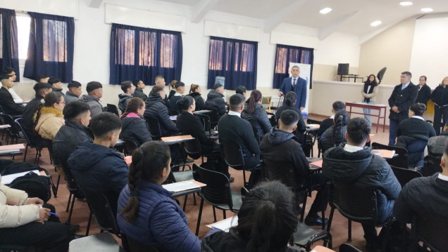 imagen Bienvenida a los nuevos cadetes del curso para auxiliares de la policía de Mendoza