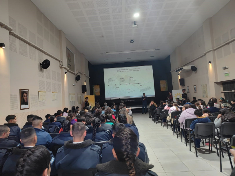 imagen 1 En la conmemoración del Bicentenario de la Batalla de Junín, alumnos de Tecnicatura de la Delegación Zona Este se hicieron presentes