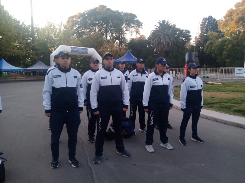imagen Cadetes del IUSP realizan sus prácticas profesionalizantes en la final del campeonato nacional de Triatlón del Lago en Mendoza