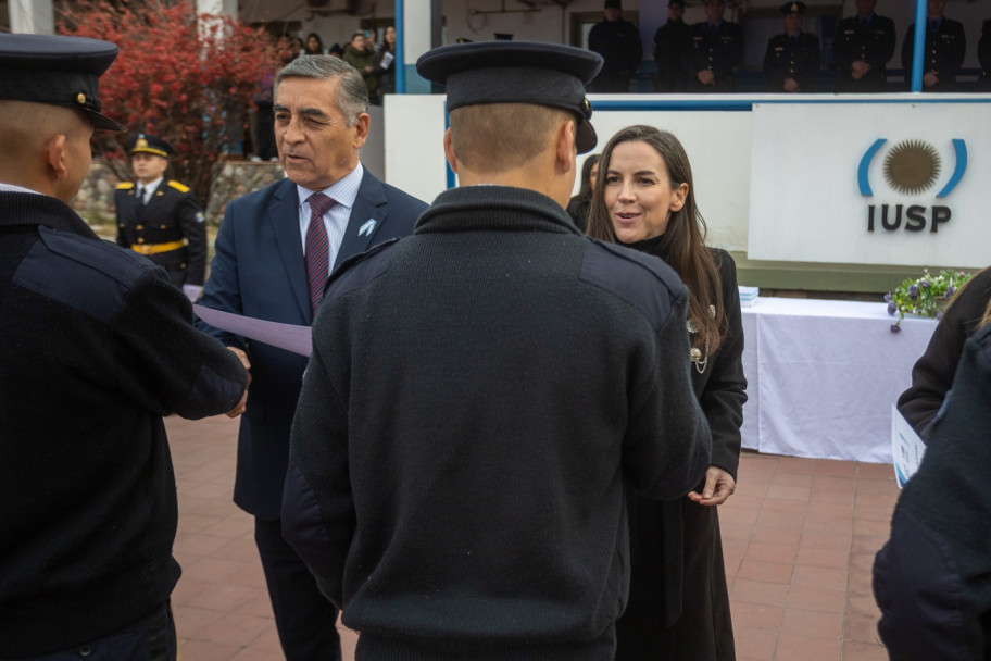 imagen 7 Acto de egreso del curso de Auxiliares Sede Central
