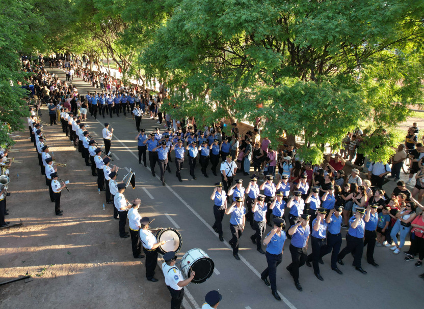 imagen Cadetes desfilaron en el acto central del aniversario 215° de la creación de la Policía de Mendoza