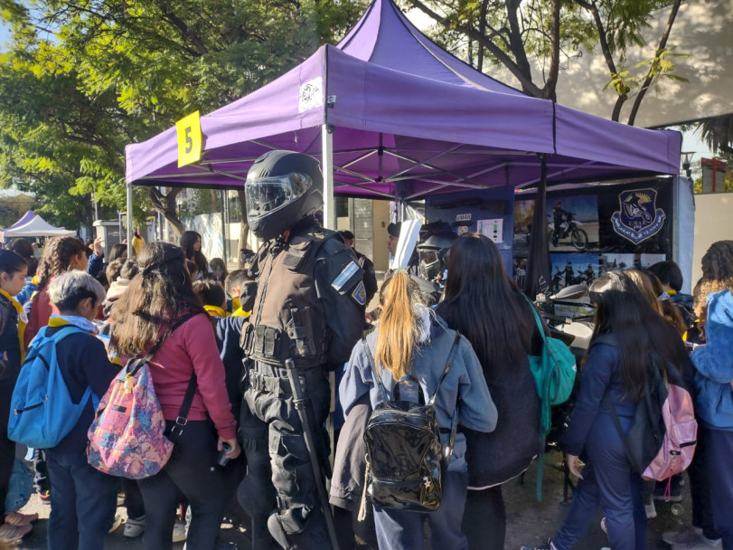imagen 8 En el día de Godoy Cruz alumnos de Tecnicatura de Sede Central realizaron práctica preventiva de Policía Comunitaria