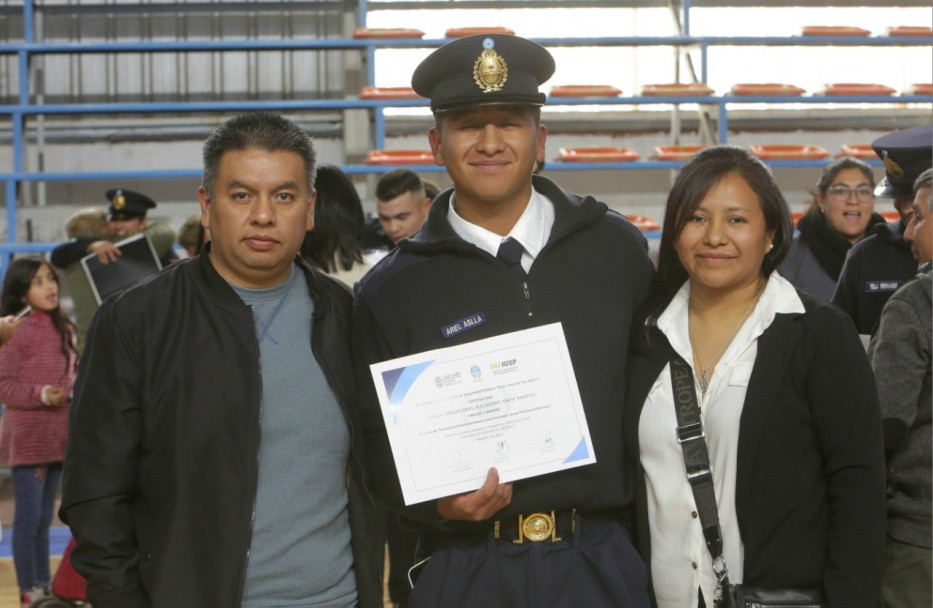 imagen Con un solemne Acto la Delegación Valle de Uco hizo entrega de diplomas de egreso a los cadetes de la FPB para Auxiliar  