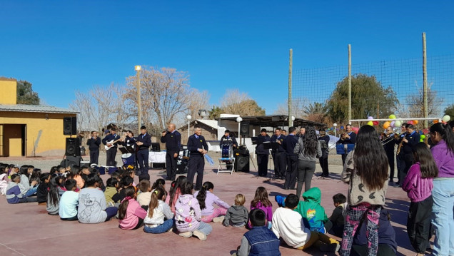 imagen El IUSP festejó a la niñez en la Escuela 1-519 María Cali de San Francisco de Lavalle