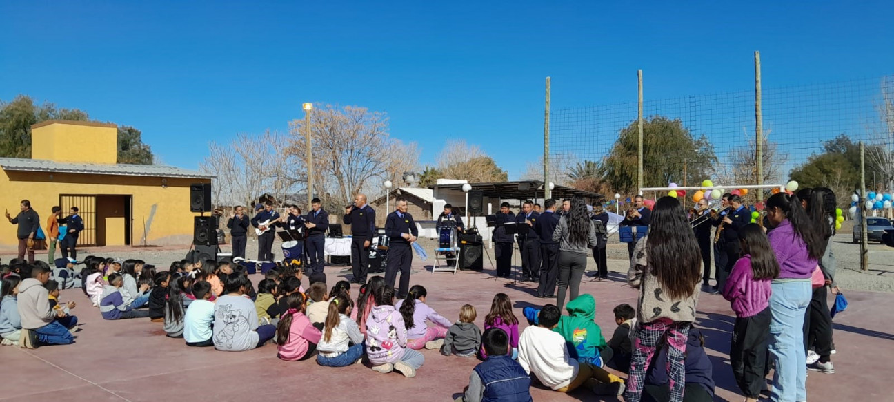 imagen El IUSP festejó a la niñez en la Escuela 1-519 María Cali de San Francisco de Lavalle