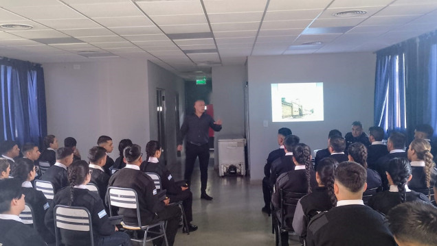 imagen Se realizó una visita guiada de alumnos de Tecnicatura Universitaria en Seguridad Penitenciaria a las instalaciones del "Ex-D2"