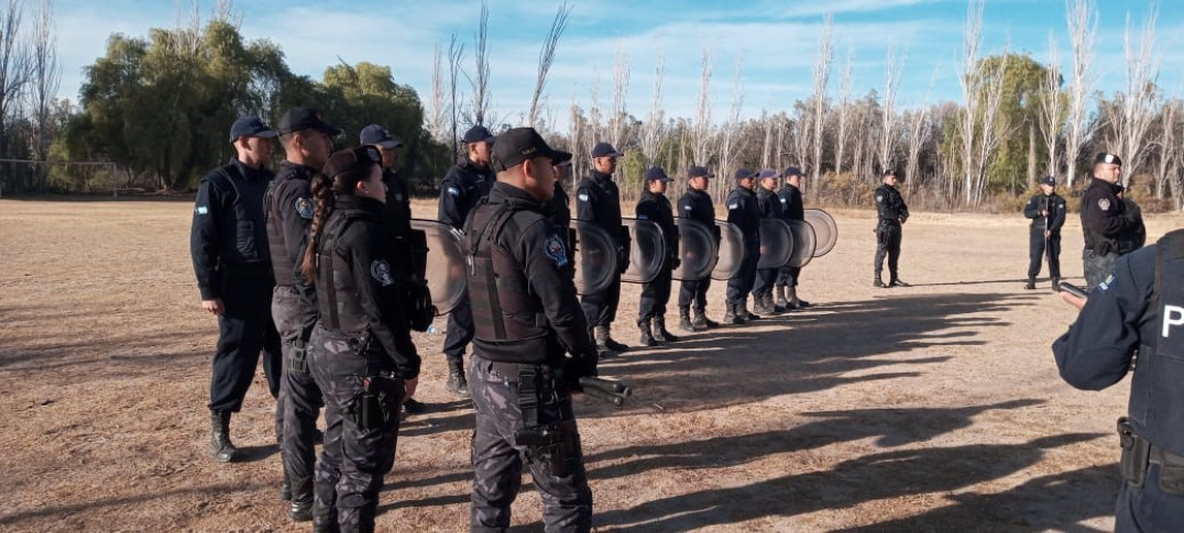 imagen 2 Personal del Cuerpo de Infantería Libertador San Martín dictó una clase teórico-práctica a los alumnos de Tecnicatura de la Delegación Zona Este