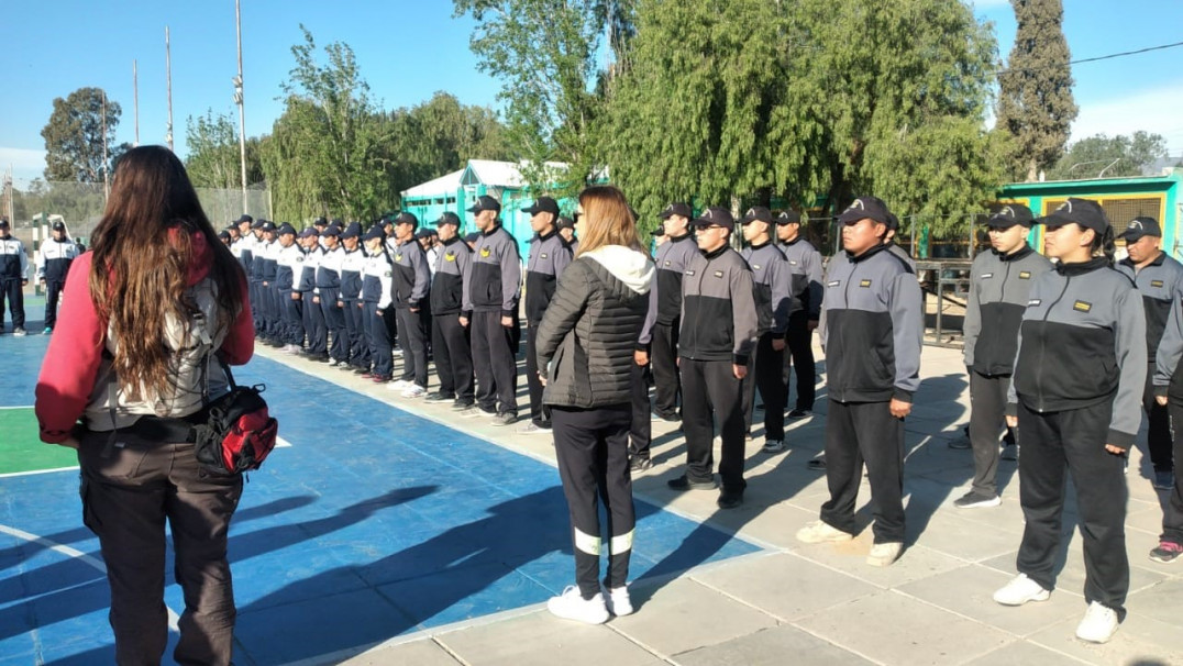 imagen 3 Encuentro de Camaradería de los 2dos años del IUSP de toda la Provincia en el predio deportivo de la UNCuyo