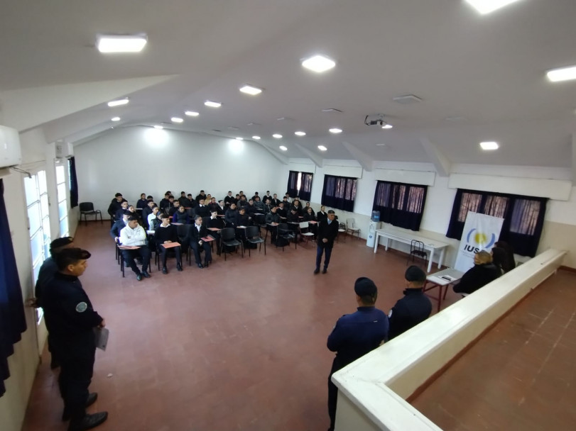 imagen 3 Bienvenida a los nuevos cadetes del curso para auxiliares de la policía de Mendoza