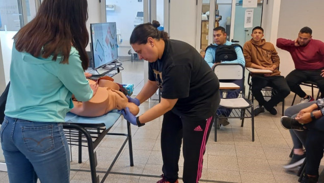 imagen Con el fin de ampliar conocimientos en Medicina Legal II, alumnos de Licenciatura de la Delegación Zona Este visitaron el Centro de Simulación Clínica