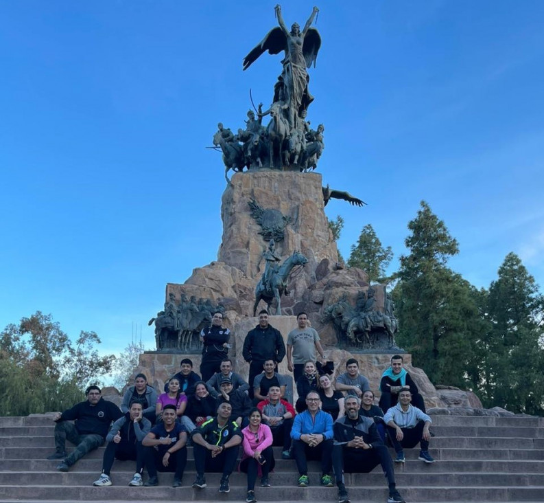 imagen Como cierre de cuatrimestre los alumnos de 3er año de Licenciatura de la Sede Central realizaron caminata al Cerro de la gloria