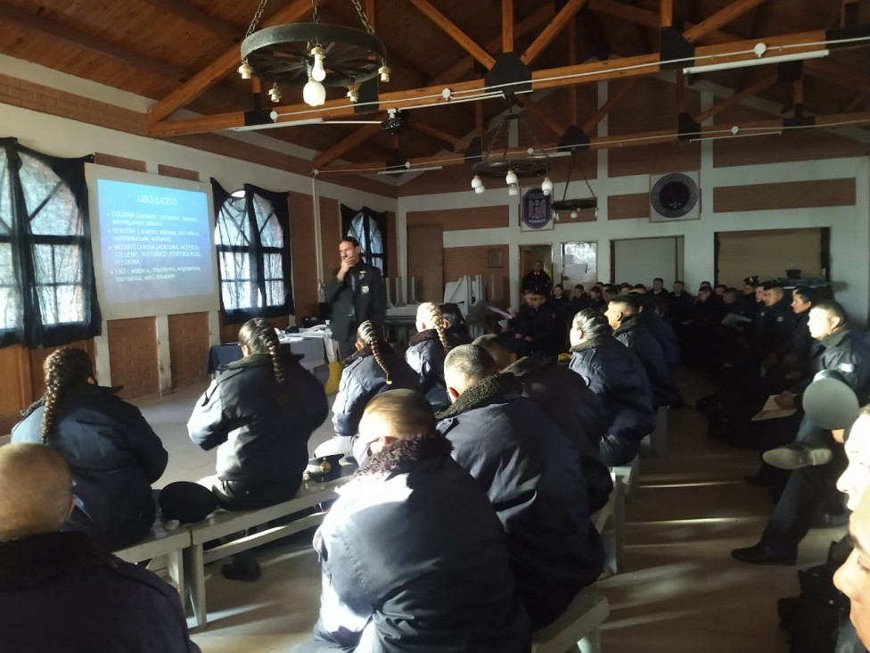 imagen Los cadetes de los cursos de FPB 186 y 187 recibieron capacitación de Narcocriminalidad