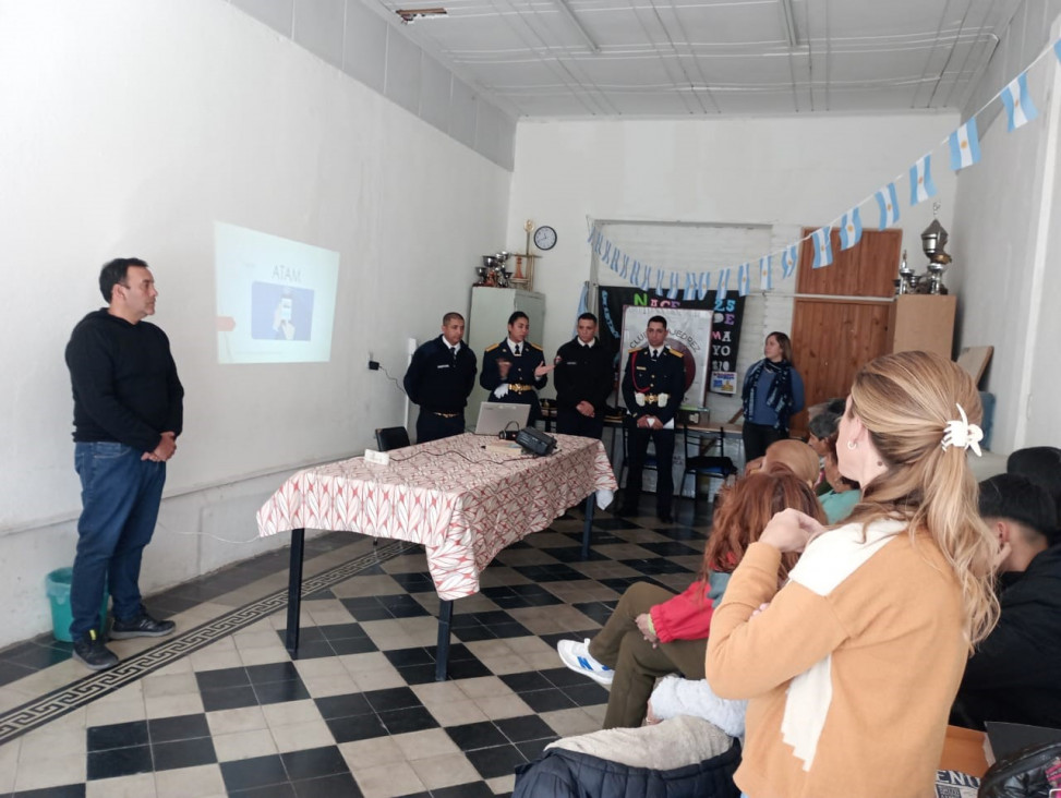 imagen La "Ayuda Tecnológica a Adultos Mayores" tan importante en estás épocas fue brindada por alumnos de Tecnicatura de la Delegación Zona Sur