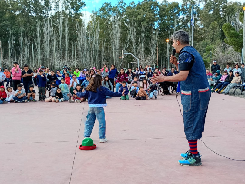 imagen 9 Gran festejo solidario por el día de la Niñez en Escuela María Cali en Lavalle