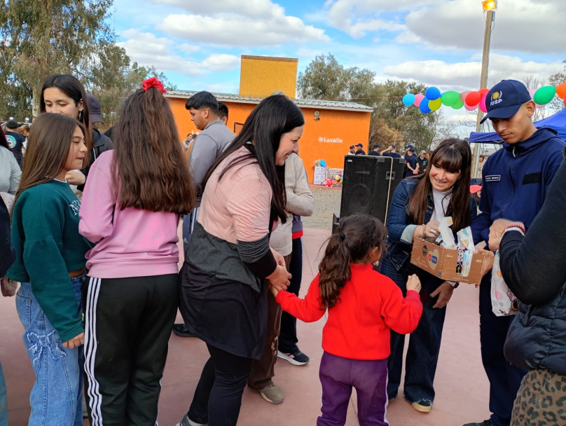 imagen 7 Gran festejo solidario por el día de la Niñez en Escuela María Cali en Lavalle