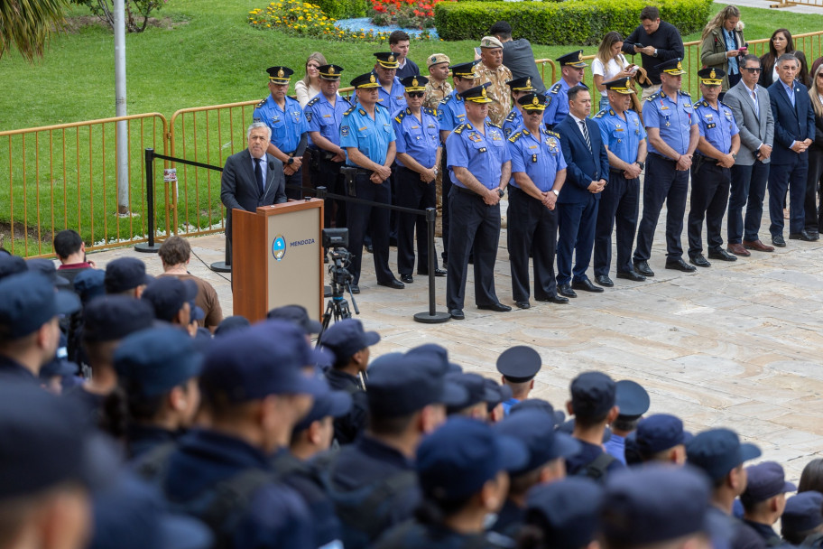 imagen 10 285 nuevos Policías recién egresados de todas las delegaciones del IUSP fueron presentados en casa de gobierno