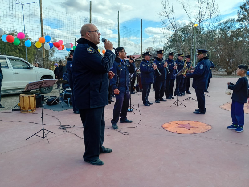 imagen 10 Gran festejo solidario por el día de la Niñez en Escuela María Cali en Lavalle