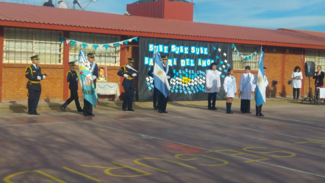 imagen El IUSP Delegación Zona Sur acompaña a escuelas en el juramento a la bandera