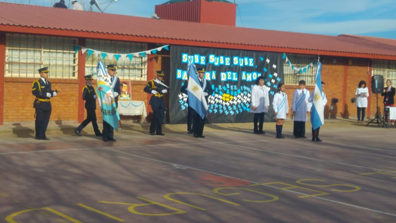 imagen El IUSP Delegación Zona Sur acompaña a escuelas en el juramento a la bandera