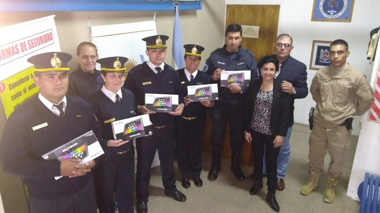 imagen Entrega de tablets a los alumnos de Primer Año de la Tecnicatura Delegación Valle de Uco