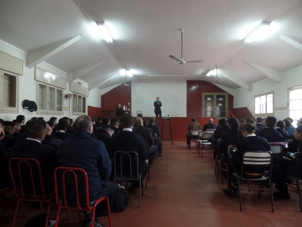 imagen Charla sobre "violencia armada y poblaciones vulnerables" en el IUSP