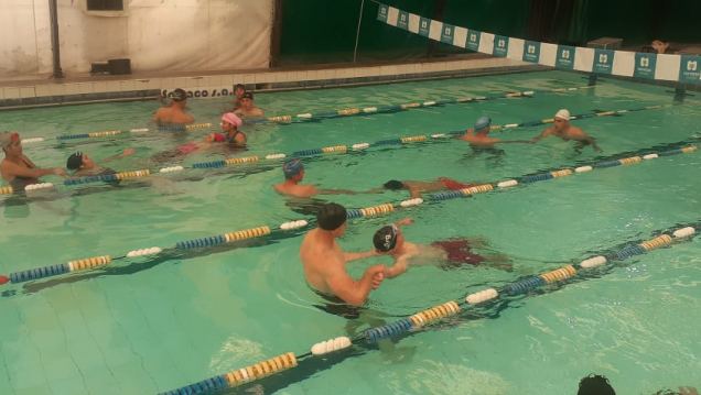 imagen Alumnos de 2do año de Tecnicatura de Sede Central iniciaron la capacitación de natación 
