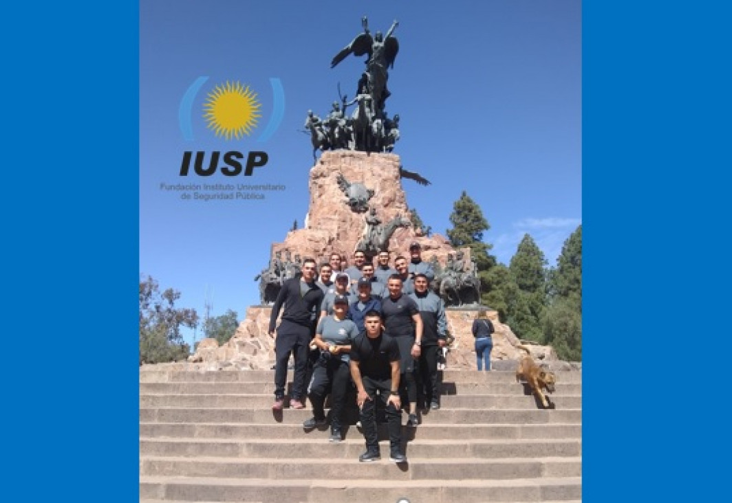 imagen Alumnos de Tecnicatura Penitenciaria Sede Central en carrera aeróbica al Cerro de la Gloria