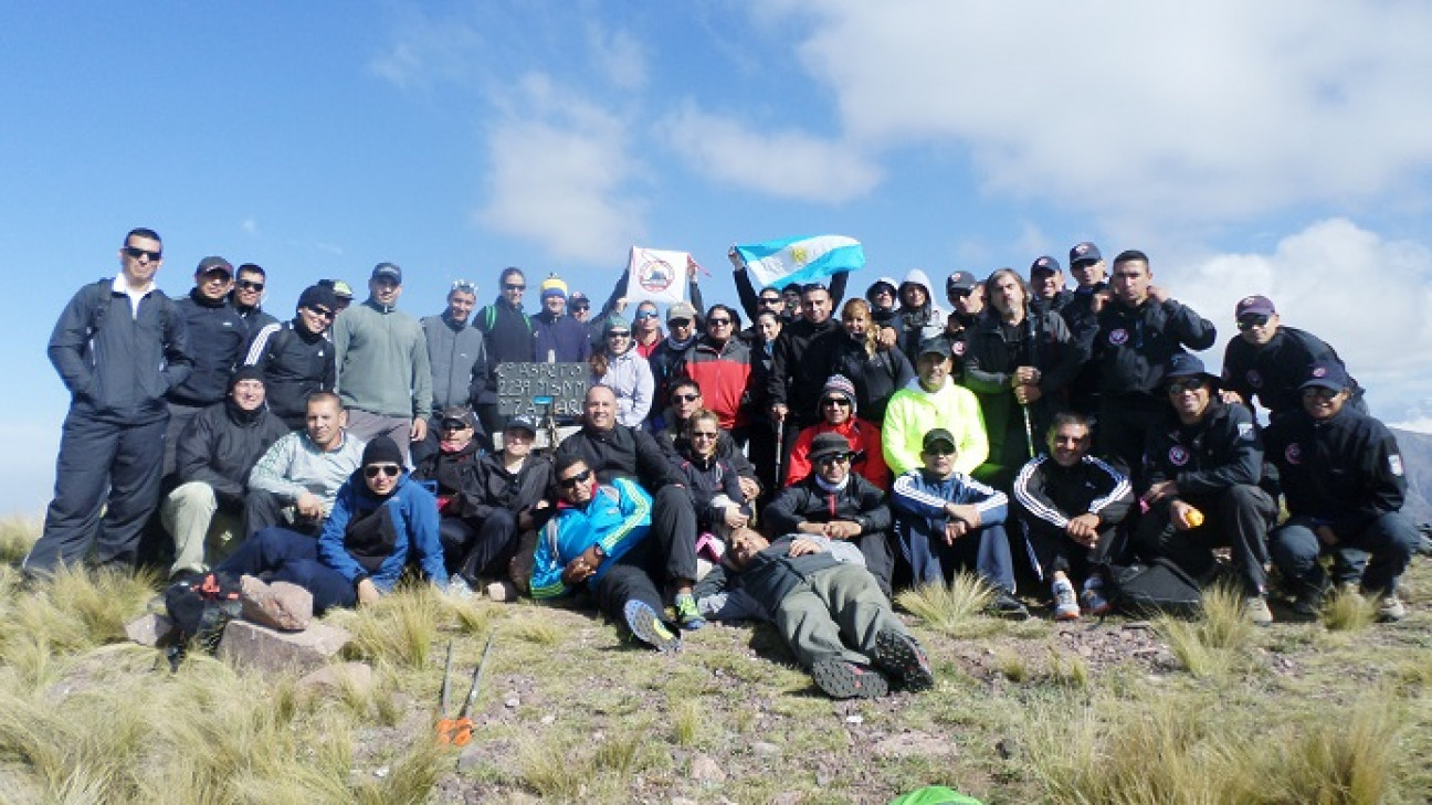 imagen Se llevó a cabo el primer Trekking policial de la Temporada 2015