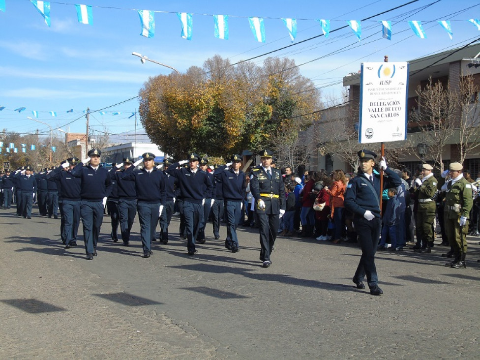 imagen Curso de Auxiliares N° 146 en desfile el pasado 25 de Mayo